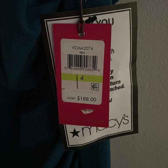 Vince Camuto Maxi Dress. - Picture 2 of 16